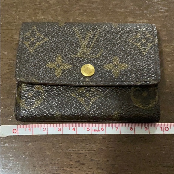 Pre-loved LV monogram card holder - Picture 8 of 9